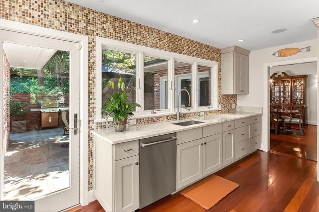 1753 ARMY NAVY DR, Arlington, VA 22202