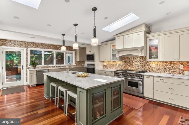 1753 ARMY NAVY DR, Arlington, VA 22202