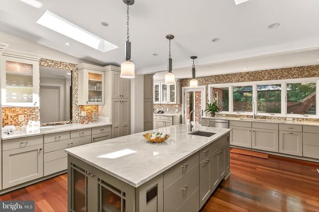 1753 ARMY NAVY DR, Arlington, VA 22202