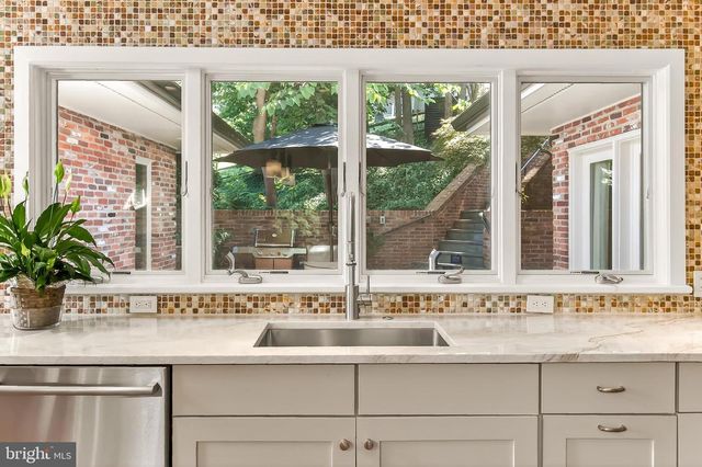 1753 ARMY NAVY DR, Arlington, VA 22202