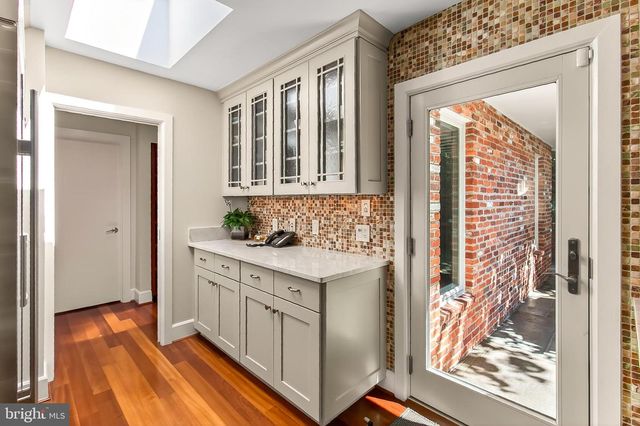 1753 ARMY NAVY DR, Arlington, VA 22202