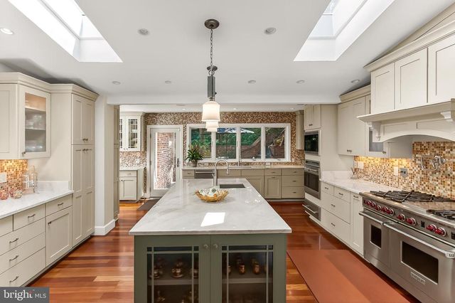 1753 ARMY NAVY DR, Arlington, VA 22202