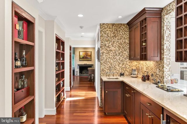 1753 ARMY NAVY DR, Arlington, VA 22202