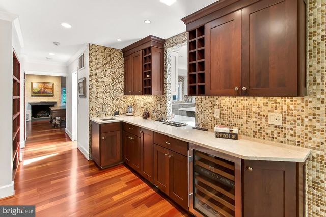 1753 ARMY NAVY DR, Arlington, VA 22202