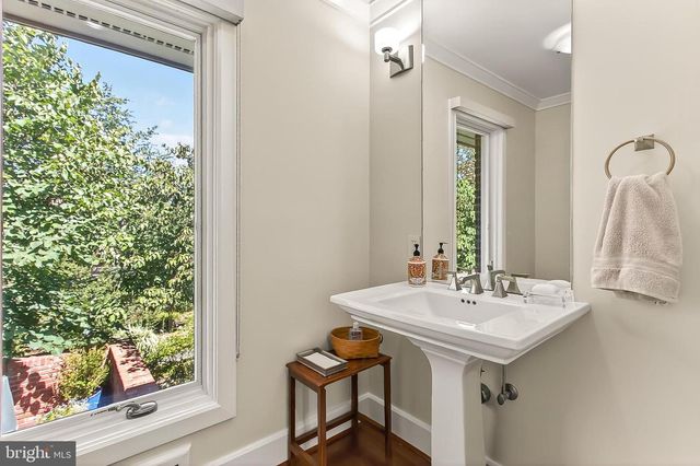 1753 ARMY NAVY DR, Arlington, VA 22202