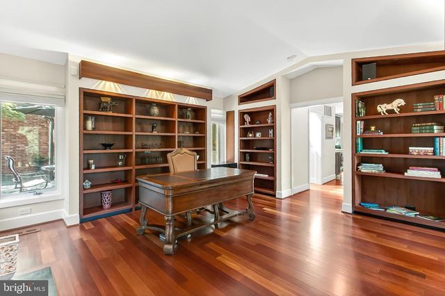 1753 ARMY NAVY DR, Arlington, VA 22202