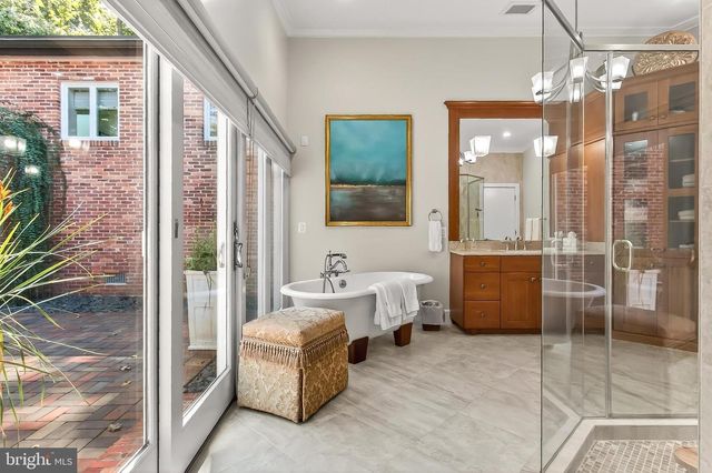 1753 ARMY NAVY DR, Arlington, VA 22202