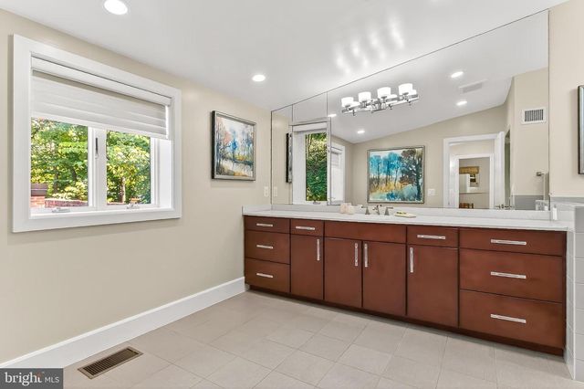 1753 ARMY NAVY DR, Arlington, VA 22202