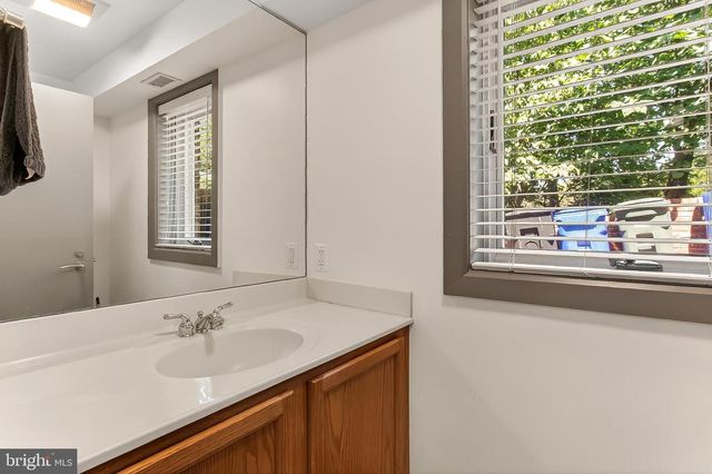 1753 ARMY NAVY DR, Arlington, VA 22202