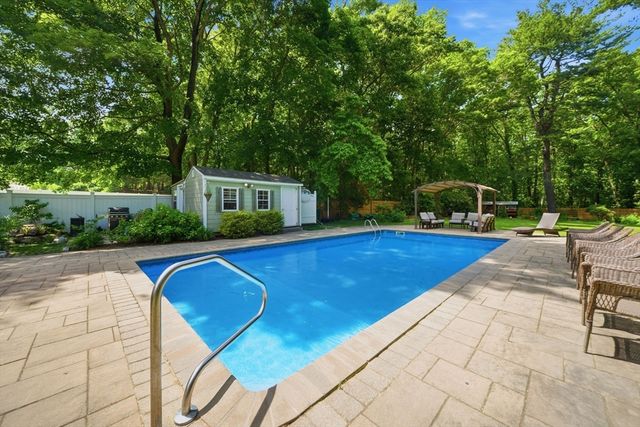 15 High Plain St, Sharon, MA 02067