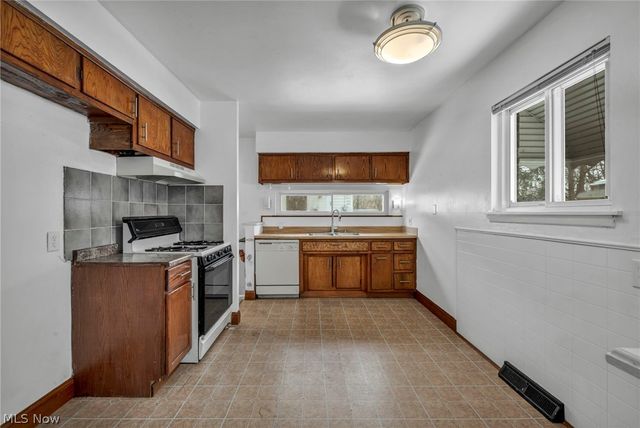 7 Smith Court, Elyria, OH 44035