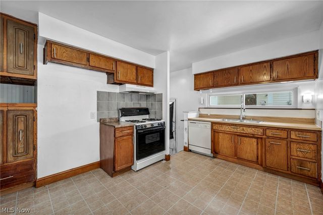 7 Smith Court, Elyria, OH 44035