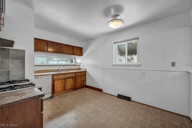 7 Smith Court, Elyria, OH 44035