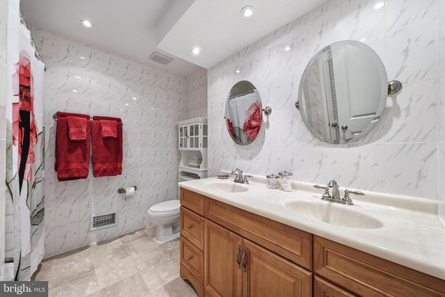 1023 RED OAK DR, Cherry Hill, NJ 08003