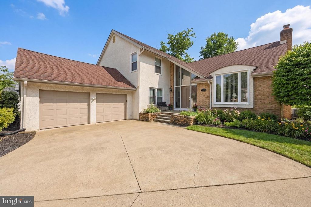 1023 RED OAK DR, Cherry Hill, NJ 08003