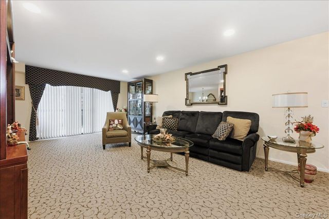 99 S Park Avenue 224, Rockville Centre, NY 11570