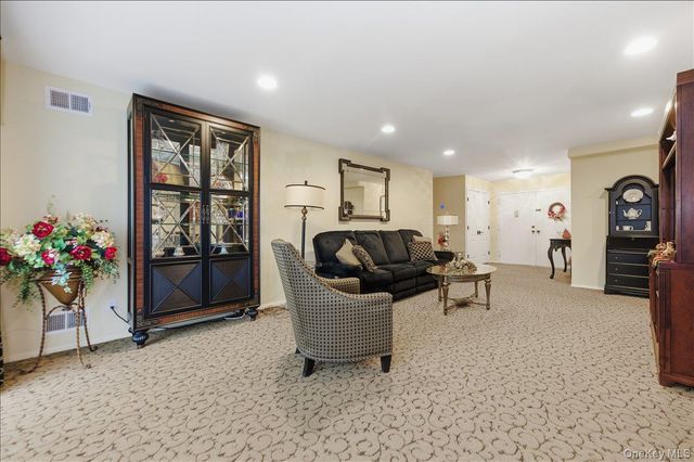 99 S Park Avenue 224, Rockville Centre, NY 11570