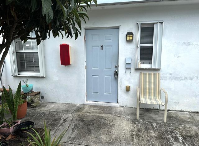 31 SW 10th Street 1, Dania Beach, FL 33004