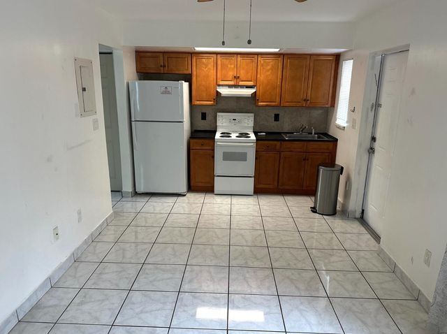31 SW 10th Street 1, Dania Beach, FL 33004