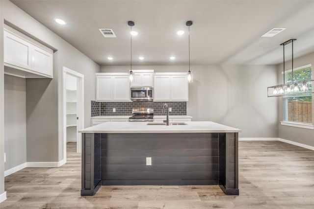 706 Turner Street, Wolfe City, TX 75496
