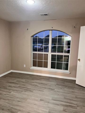 10910 Thorncliff Drive, Humble, TX 77396