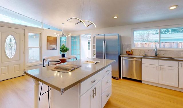 696 Lakehaven Drive, Sunnyvale, CA 94089