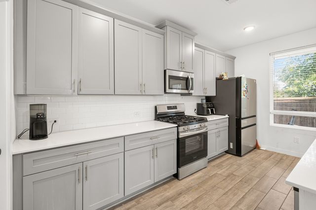 4539 Hogans Alley Drive, Arlington, TX 76001