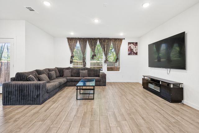 4539 Hogans Alley Drive, Arlington, TX 76001