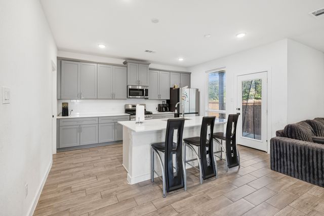 4539 Hogans Alley Drive, Arlington, TX 76001