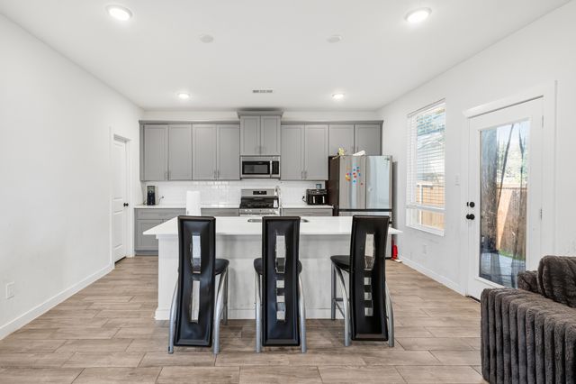 4539 Hogans Alley Drive, Arlington, TX 76001