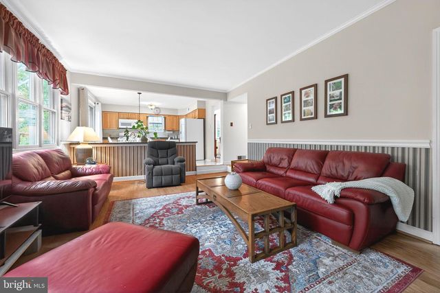 9033 LYKENS LN, Philadelphia, PA 19128