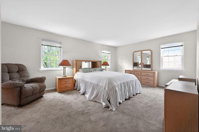 9033 LYKENS LN, Philadelphia, PA 19128