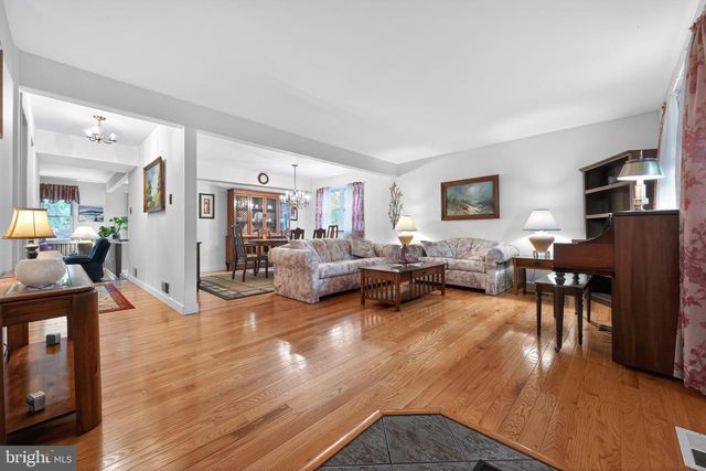 9033 LYKENS LN, Philadelphia, PA 19128