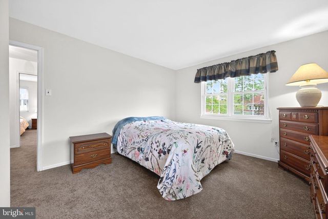 9033 LYKENS LN, Philadelphia, PA 19128