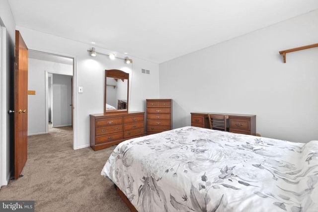 9033 LYKENS LN, Philadelphia, PA 19128
