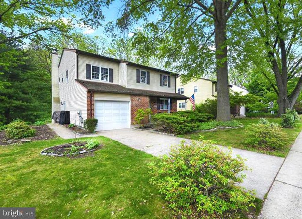 9033 LYKENS LN, Philadelphia, PA 19128