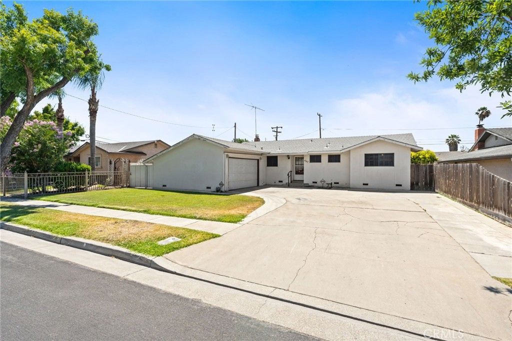 Image 2 of property listing at 467 Brimmer, Merced, CA 95341