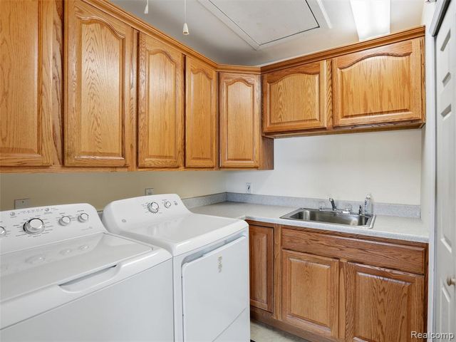 216 Country Club Drive, Saint Clair Shores, MI 48082