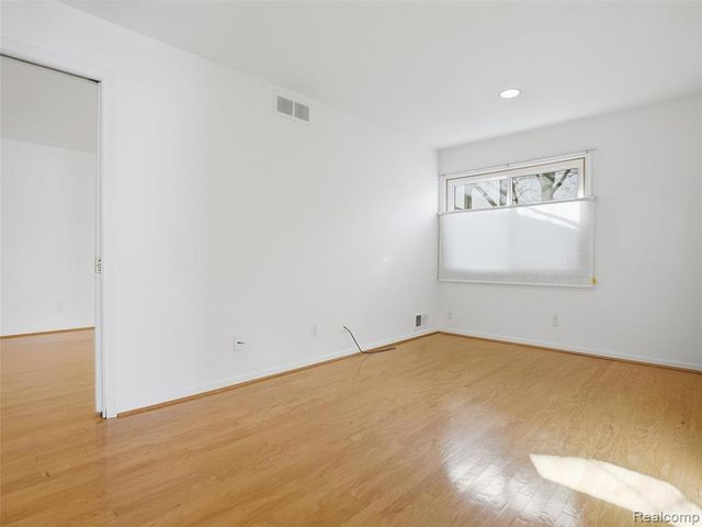 216 Country Club Drive, Saint Clair Shores, MI 48082