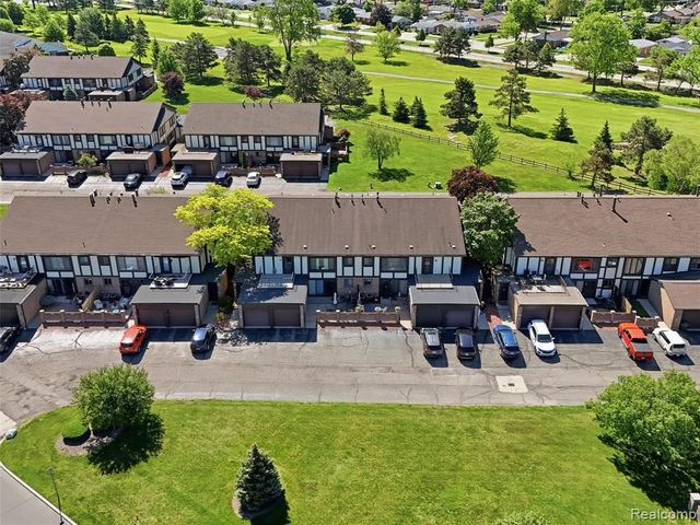216 Country Club Drive, Saint Clair Shores, MI 48082