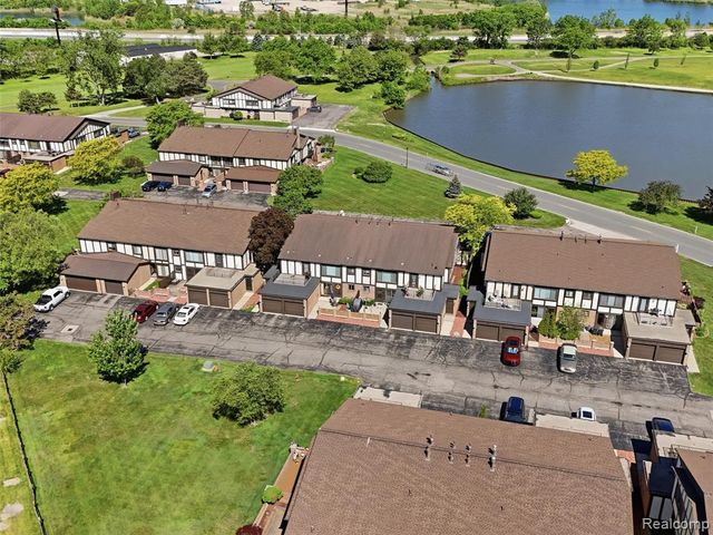 216 Country Club Drive, Saint Clair Shores, MI 48082