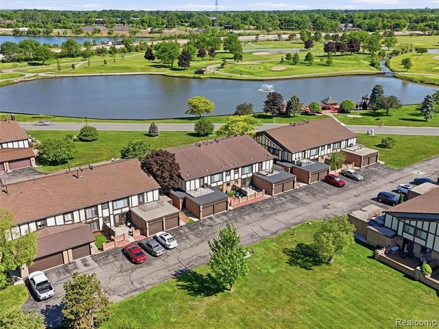 216 Country Club Drive, Saint Clair Shores, MI 48082
