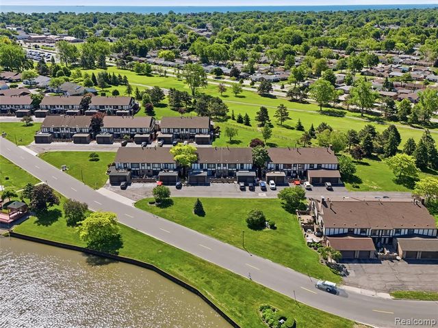 216 Country Club Drive, Saint Clair Shores, MI 48082