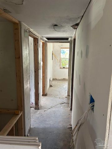 206 N Garfield Dr, Pensacola, FL 32505