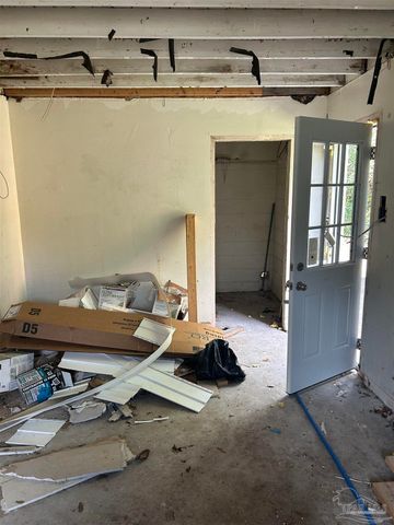 206 N Garfield Dr, Pensacola, FL 32505