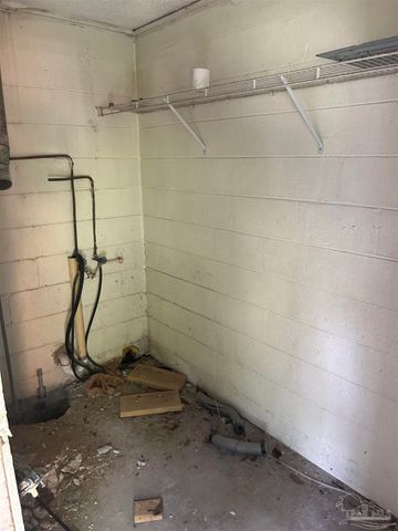 206 N Garfield Dr, Pensacola, FL 32505