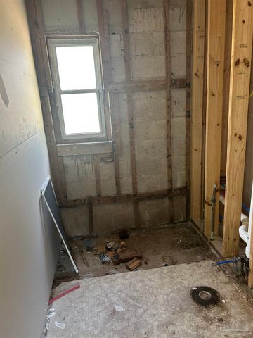 206 N Garfield Dr, Pensacola, FL 32505