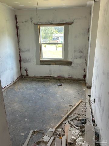 206 N Garfield Dr, Pensacola, FL 32505