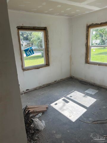 206 N Garfield Dr, Pensacola, FL 32505