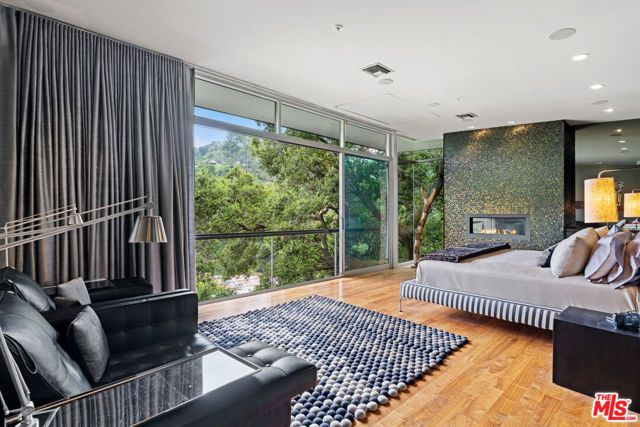 2207 Bowmont Drive, Beverly Hills, CA 90210